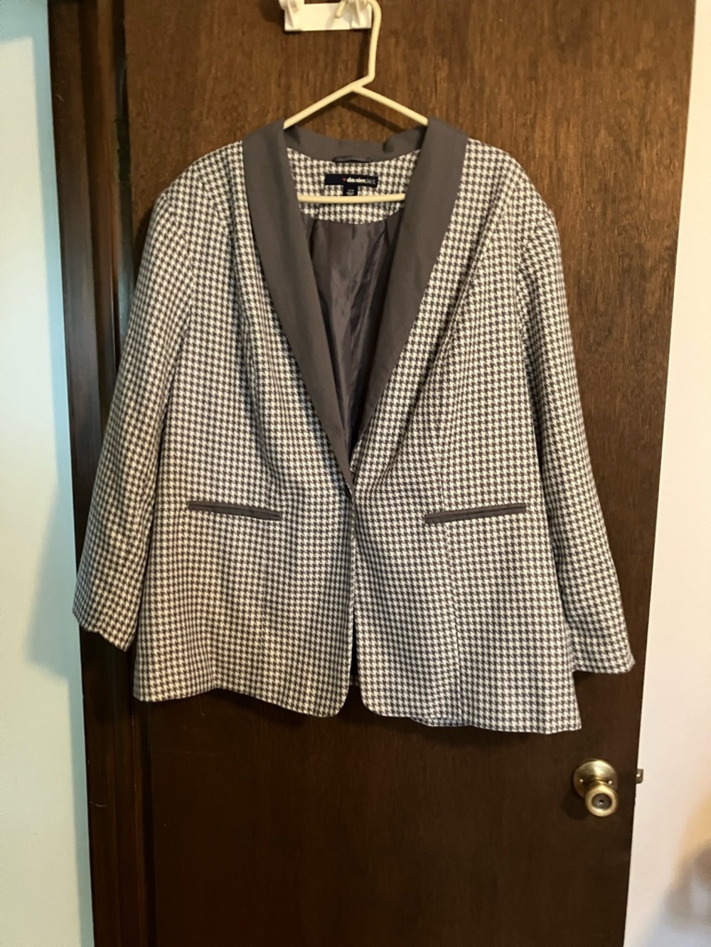 Denim 24/7 Gray/Olive and White Houndstooth Pattern Blazer